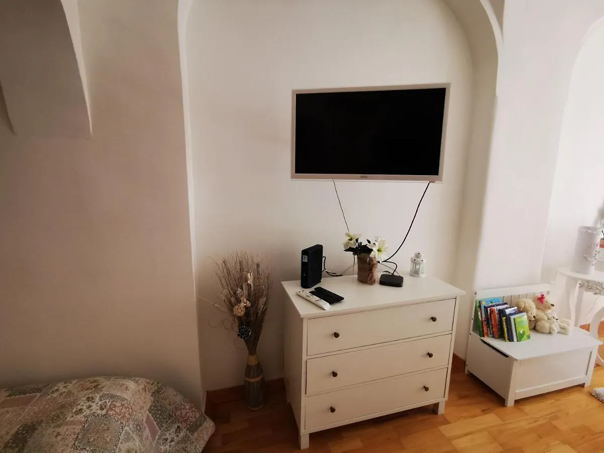 Oldtown Shelter Apartment With Free Private Parking Eger